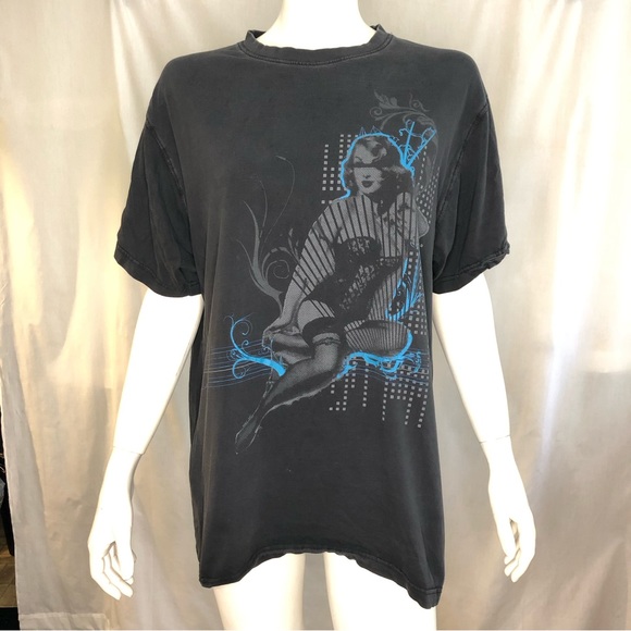 Mens faded black t shirt with a pinup woman in lingerie on front size large - Picture 2 of 12